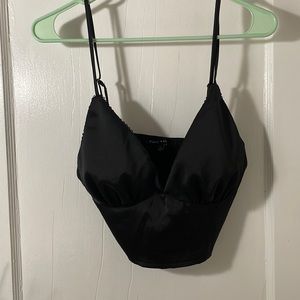 BLACK SPAGHETTI STRAP CROP TANK TOP